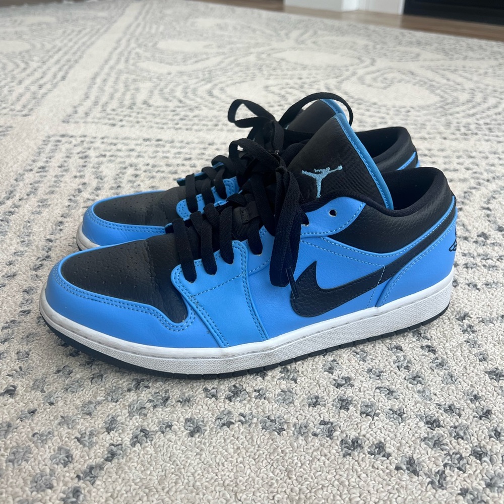 Jordan 1 Low - University Blue/Black/White